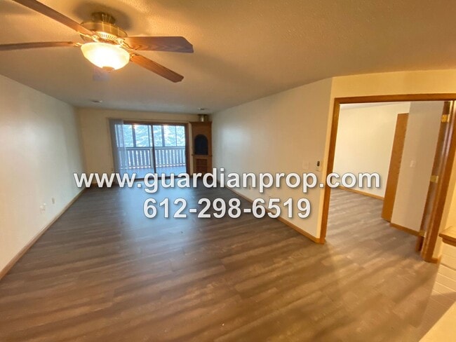 Photo - Top Floor Condo Available May 1st, Open Fl... Unidad 215