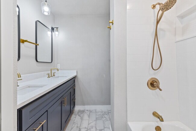 Photo - 1910 N Floyd Rd Unidad 1910