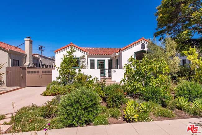 Building Photo - 1039 Hi Point St