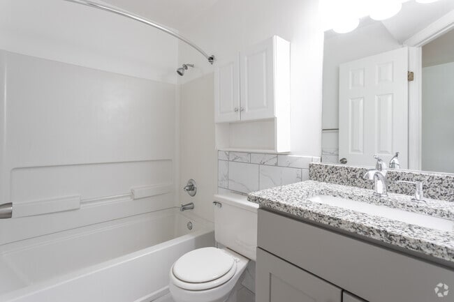 2BR,2BA,-1000SF