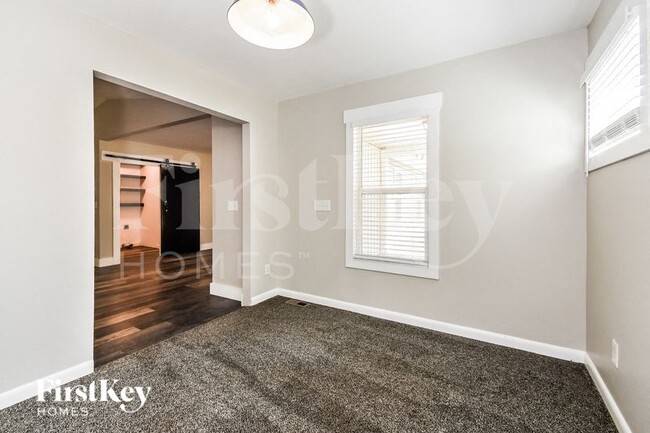 Photo - 595 School Rd