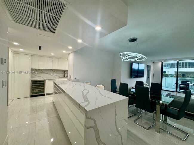 9801 Collins Ave Unit 5U