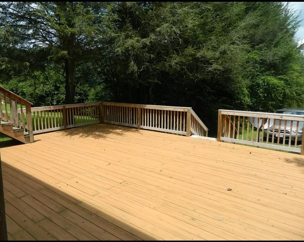 Deck - 323 Parker Farm Rd Unidad C