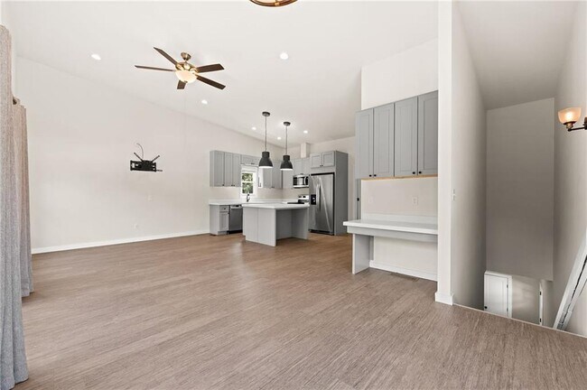 221 Columbus Dr