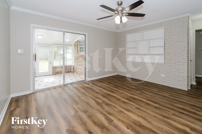 Photo - 156 Foxridge Rd