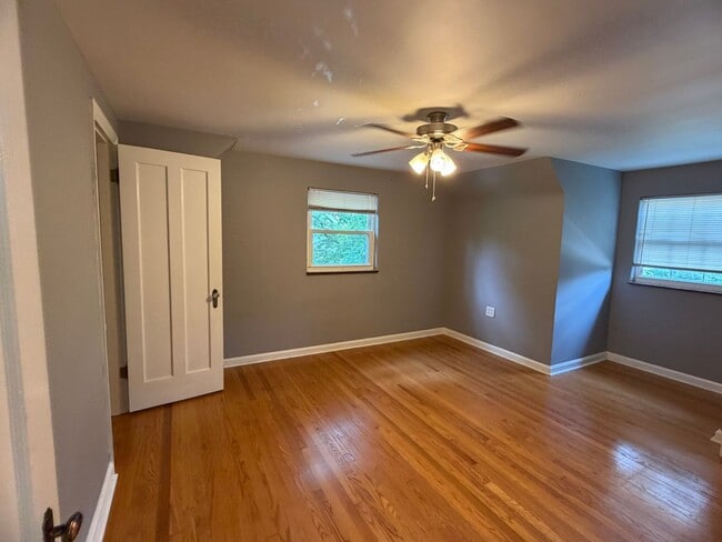 Photo - 4158 St Lawrence Ave
