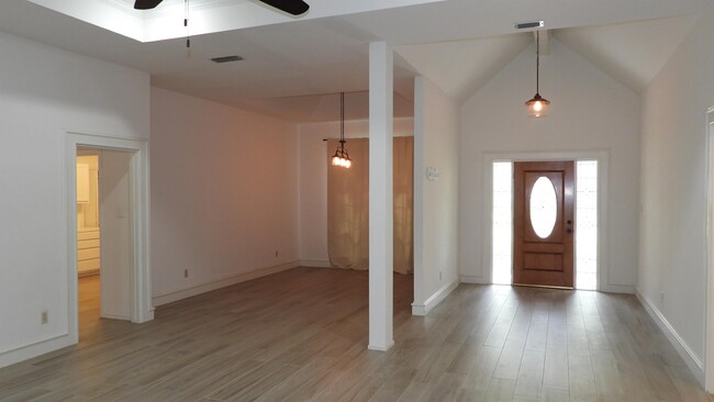 Photo - 2301 Anacua Cir