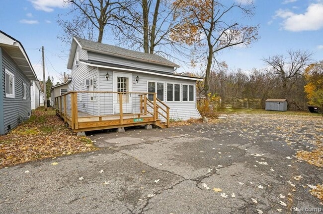 Building Photo - Available Now on Lake Fenton!!!