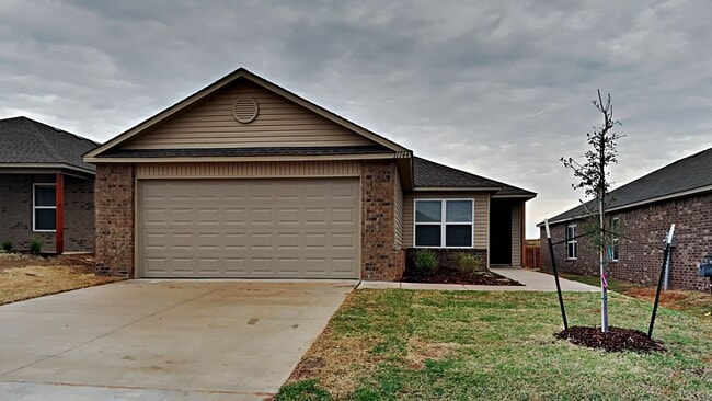 Photo - A Very Nice 3 Bedroom 2 Bath Home in Yukon Schools