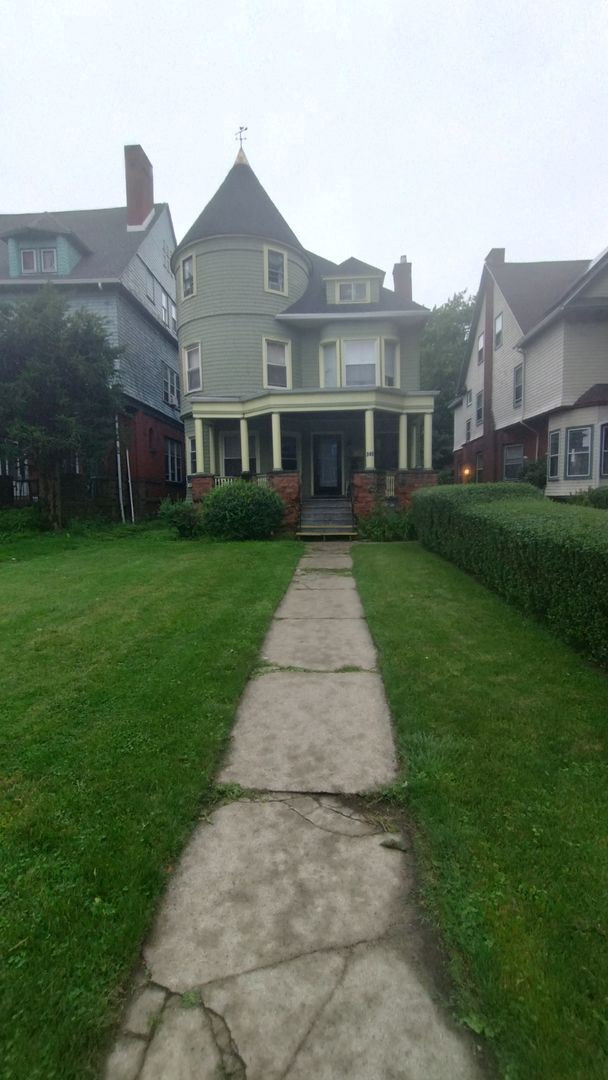 Photo - Historic Mansion Rooms for Rent – All Utilities Included Unidad 10