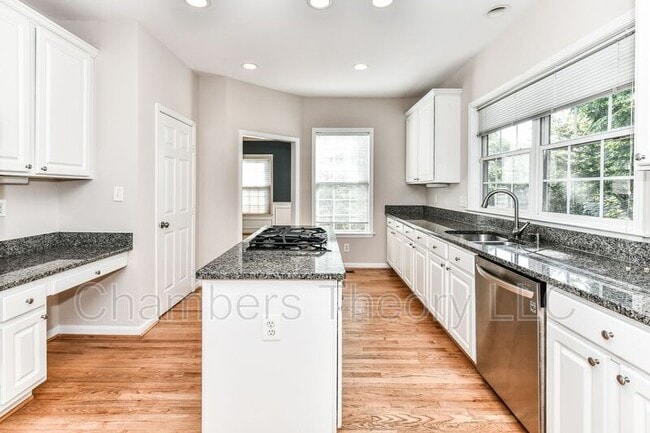 Photo - 2417 Chestnut St