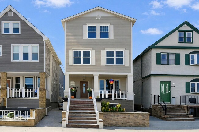 Building Photo - 152 W 9th St Unit 1