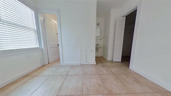 327 NW 15th Terrace