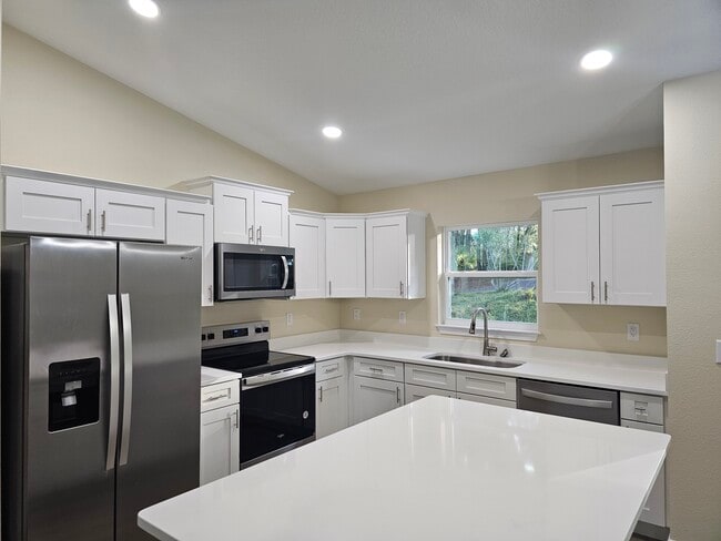 11661 N Kenlake Cir