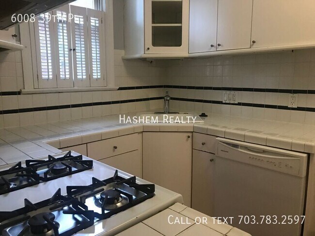 Photo - 6008 39th Pl