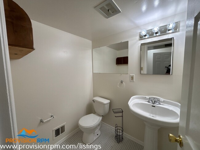 Photo - 5138 Clacton Ave