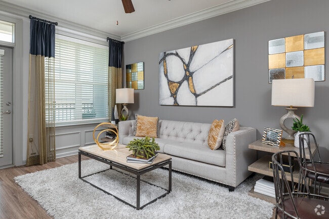 1 BR, 1 BA - 707SF