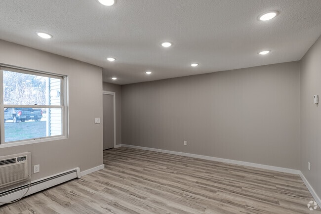 2BR, 1.5BA Townhouse - Living Room - Westar Apartments