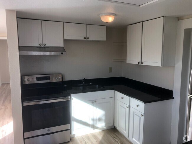 Building Photo - Cozy 2BR/1BA Dade City Home w/Private Porc...