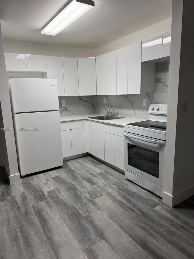 Building Photo - 15610 SW 80th St Unit J-102