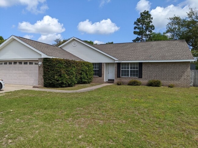 Building Photo - Super-Sized Yard • Move-In Ready • 2-Car Garage