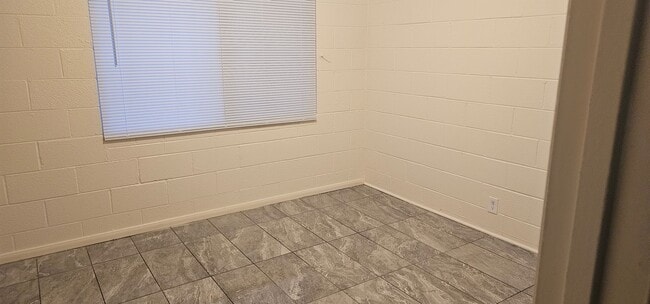 Photo - 4p1933 Unit C