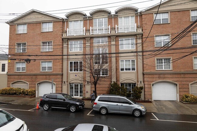 Building Photo - 316 51st St Unit 302