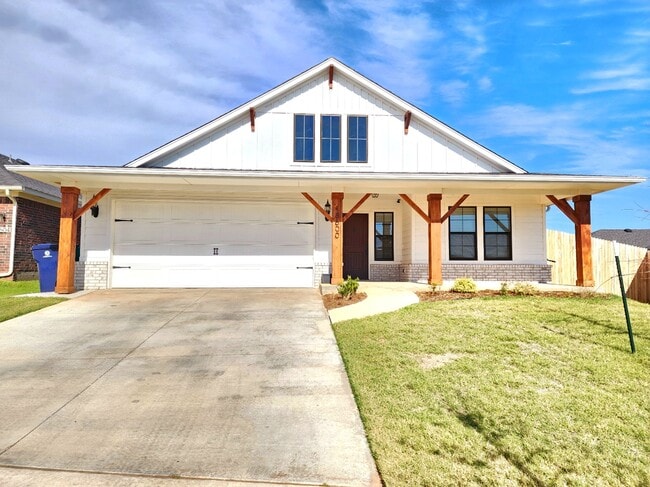 Building Photo - 18600 Luna Dr