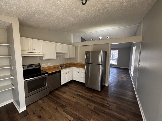 Photo - 3333 Chetwood Pl