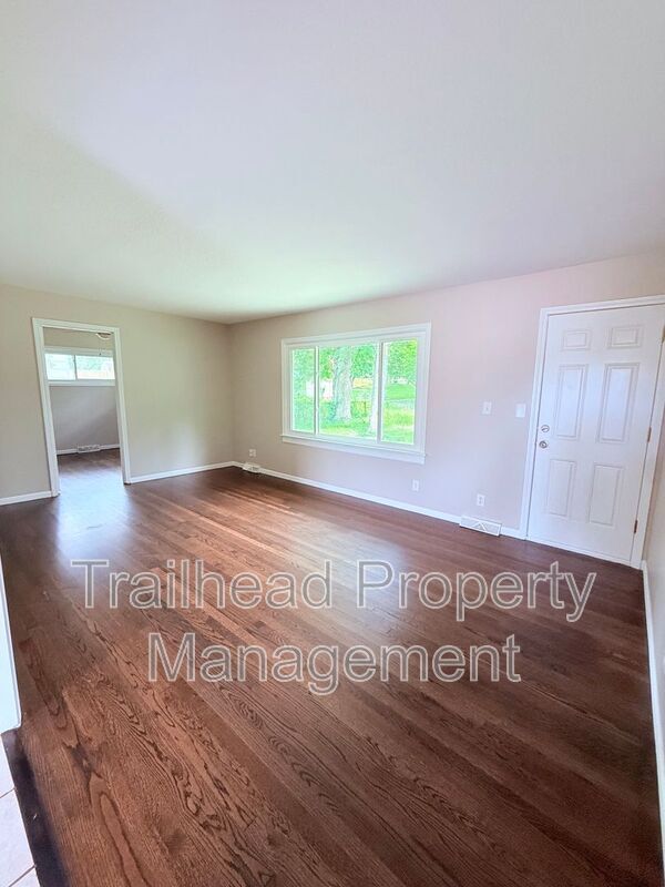 208 SW McClendon Dr