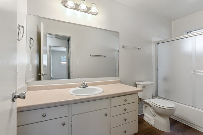 Photo - Walnut Creek Apartments