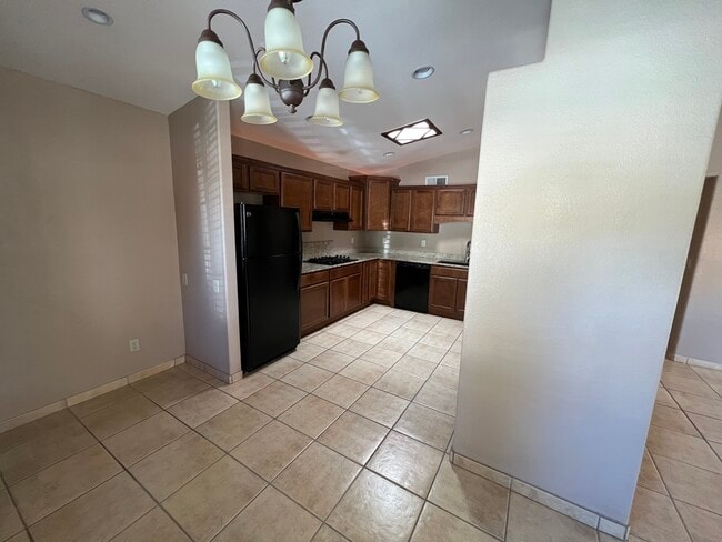 Comedor/Cocina - 635 S Vía Entrada