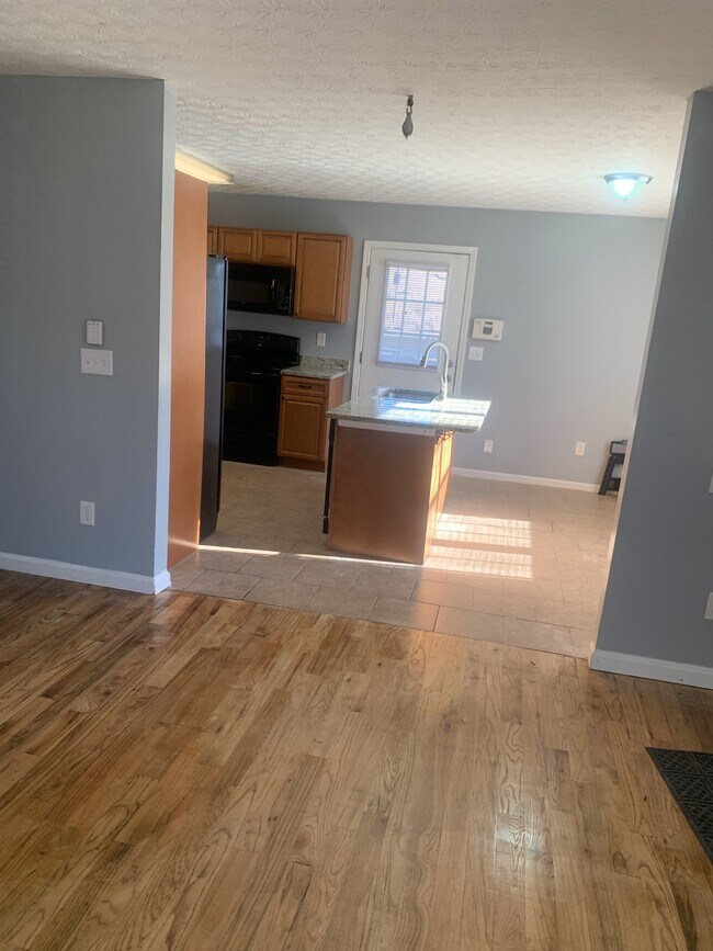 Photo - 194 Lake Dr