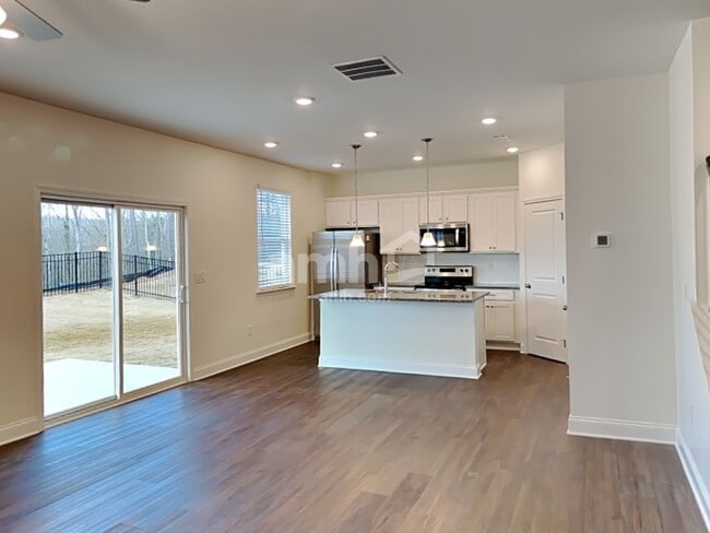 Photo - 585 Smt Vw Ln