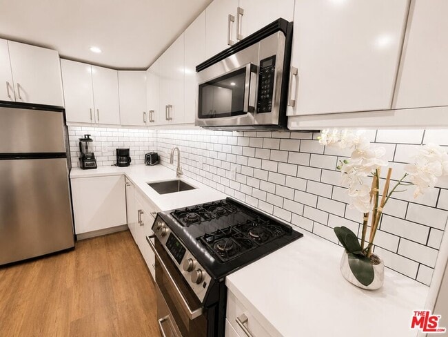 Photo - 10 27th Ave Unidad 10A