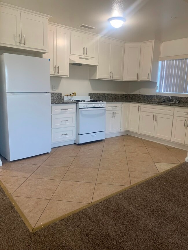 Photo - 1641 E 109th St