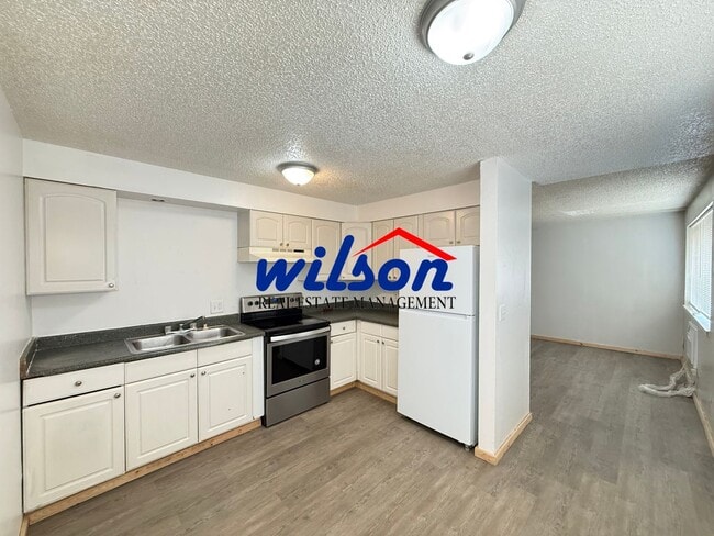 Building Photo - 1313 Cherry Ave Unit B
