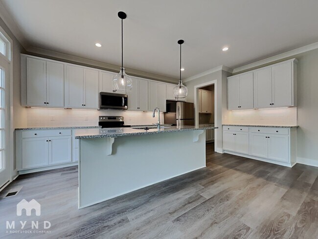 Photo - 729 N Taylor St