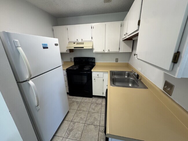Photo - 1 bedroom apartment with in-unit laundry, ... Unit 5