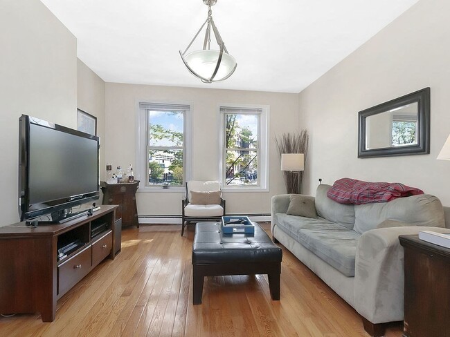 Building Photo - 124 Union Park St Unit 2 Rental
