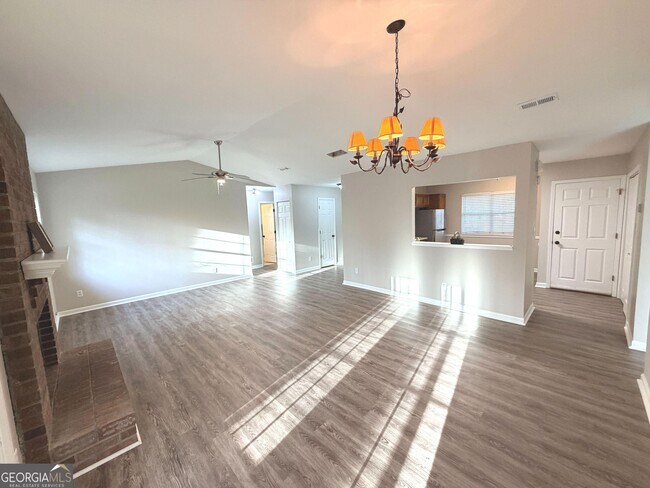 Photo - 303 Tamarac Trail