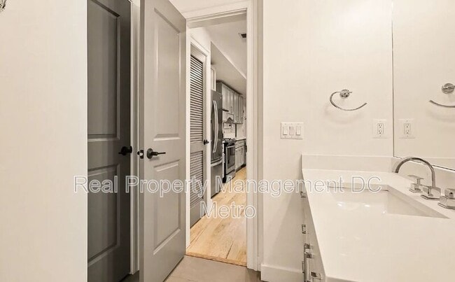 Photo - 811 Upshur St NW Unidad 1