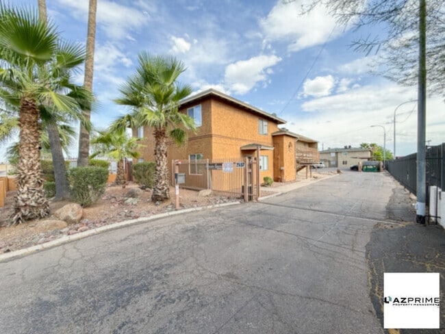 Building Photo - Introducing this Remarkable 2/1 Phoenix Co... Rental