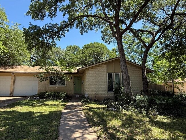 Photo - 1704 Brittany Blvd House