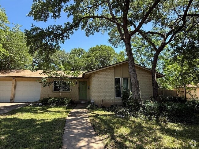 Building Photo - 1704 Brittany Blvd Rental