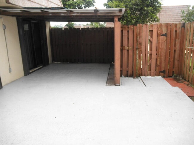571 Springdale Cir