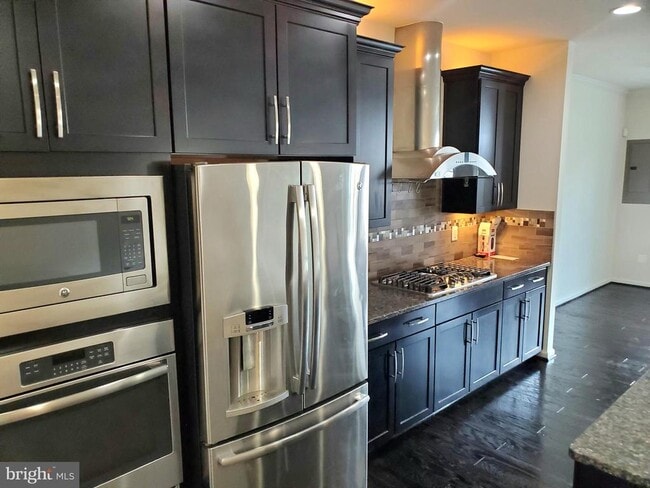 Photo - 42318 Benfold Square