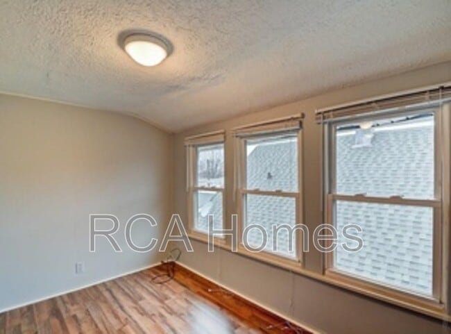 Photo - 2912.5 Shelby St