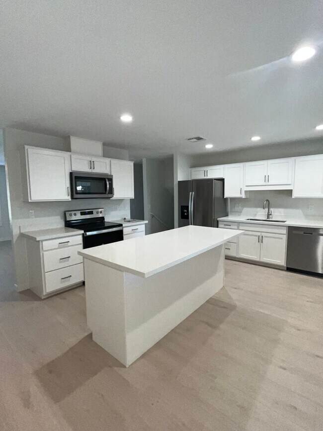 Photo - Spacious 5-bedroom home near ASU!