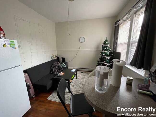 Photo - 883 Huntington Ave Unidad 12